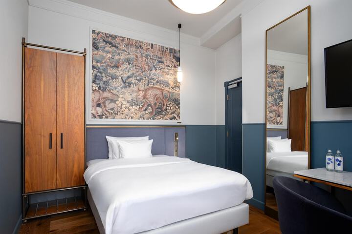 Room 49 of 116