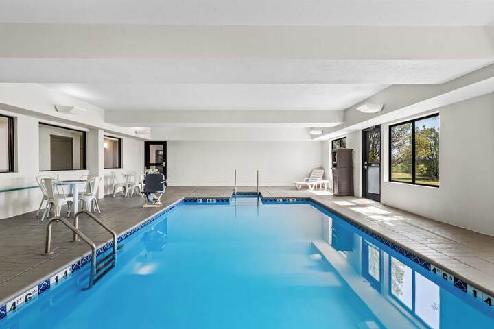 Hotel Pool