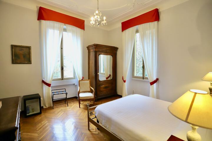 Room 6 of 93