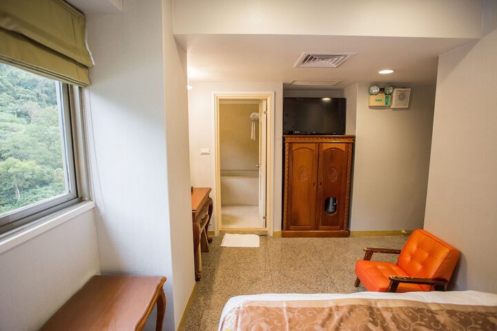 Room 18 of 139