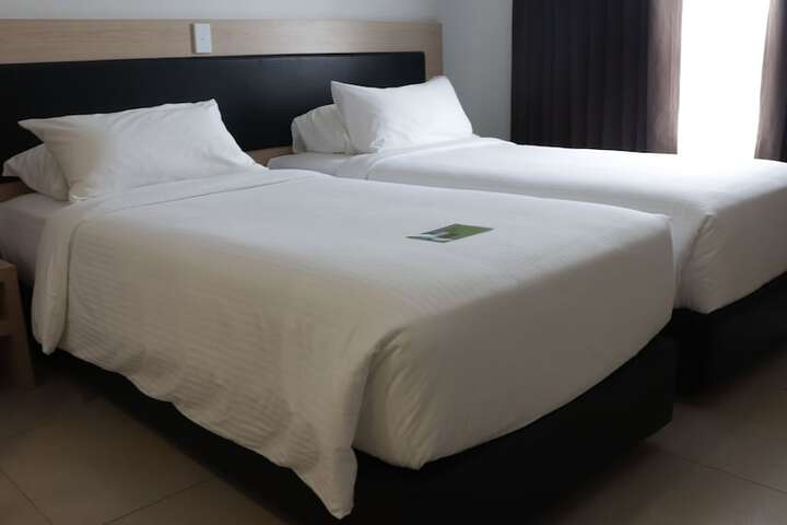Room 16 of 28