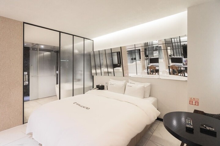 Room 15 of 52