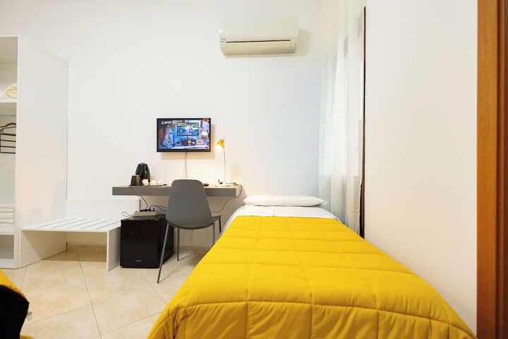 Room 32 of 99