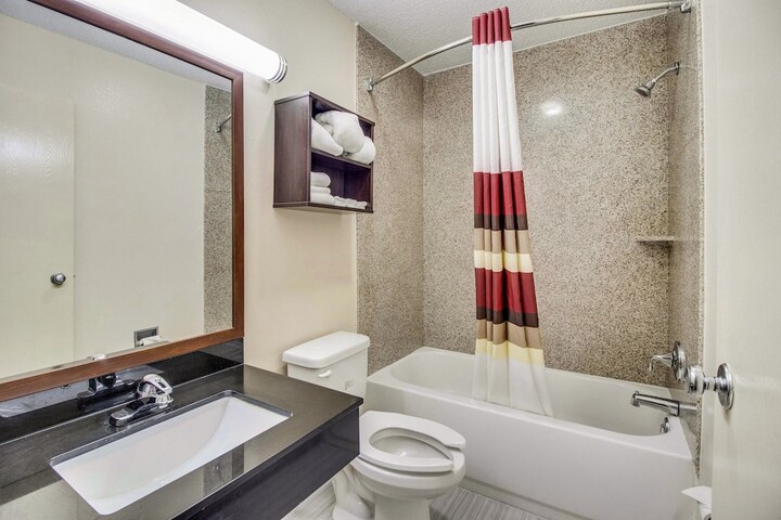 ADA Accessible Deluxe Queen (15 of 22)