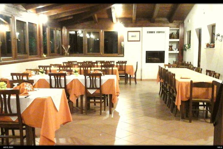 Dining 2 of 4