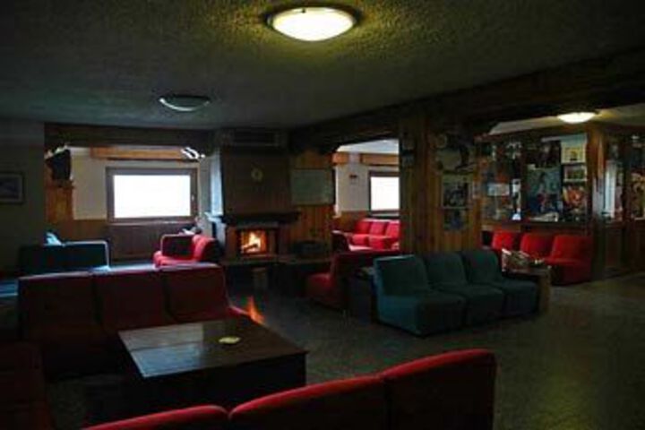 Lounge 14 of 14