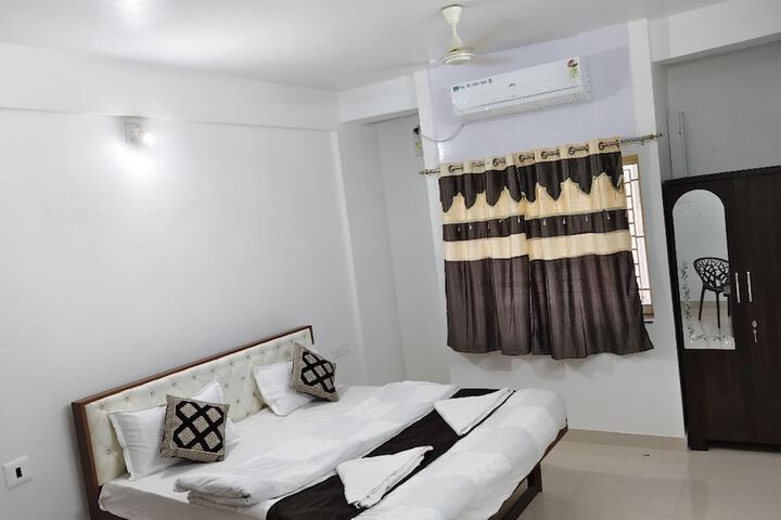Room 5 of 9