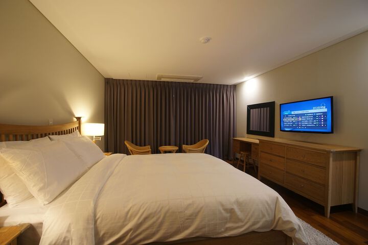 Room 9 of 35