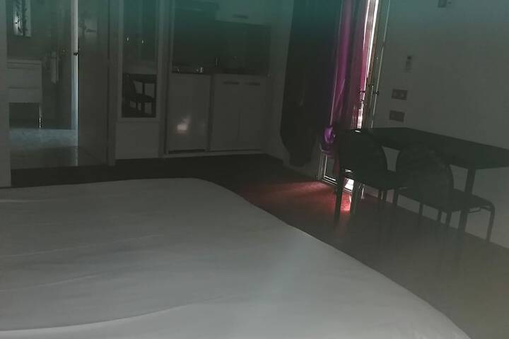 Room 10 of 25