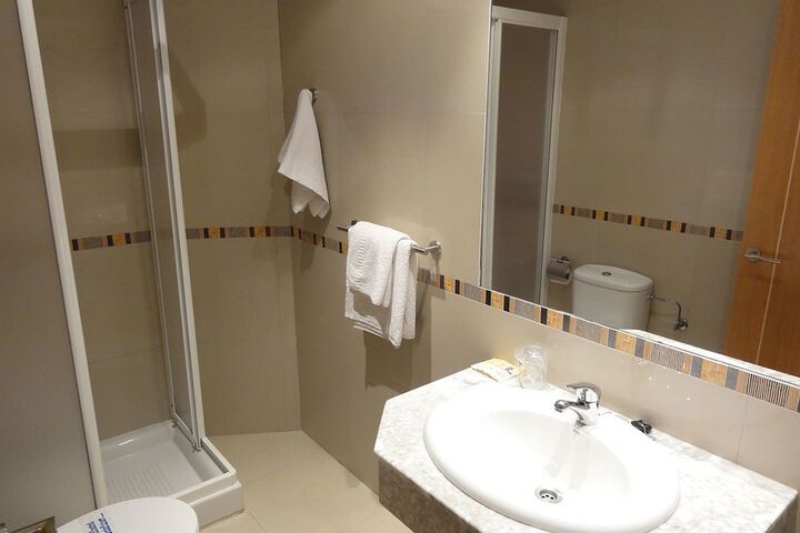 Room 10 of 14