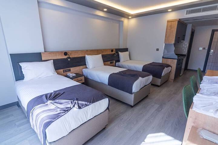 Room 4 of 6