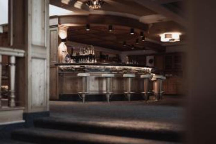 Lounge 6 of 23