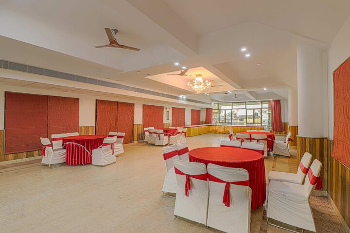 Ballroom/Hall 43 of 46