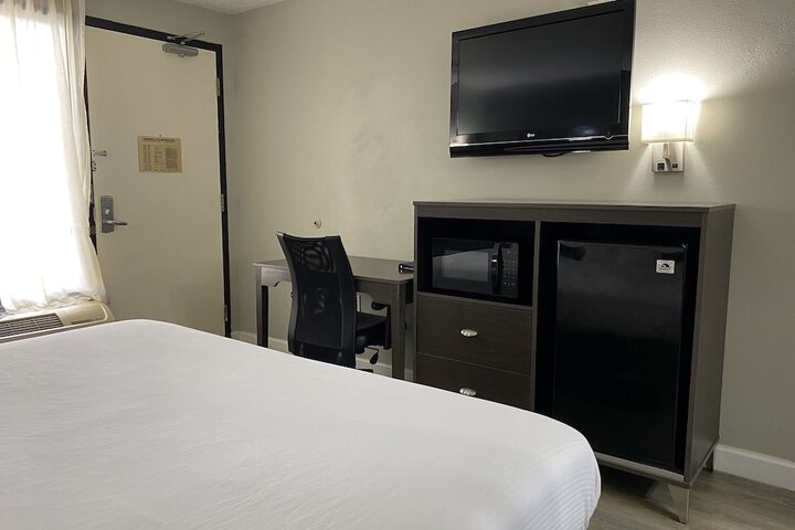 1 King Bed (13 of 13)