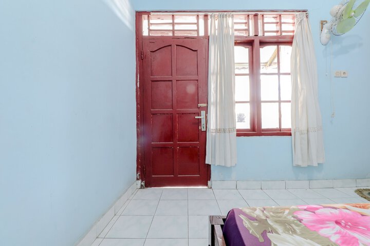 Room 13 of 33