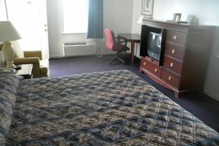 1 King Bed