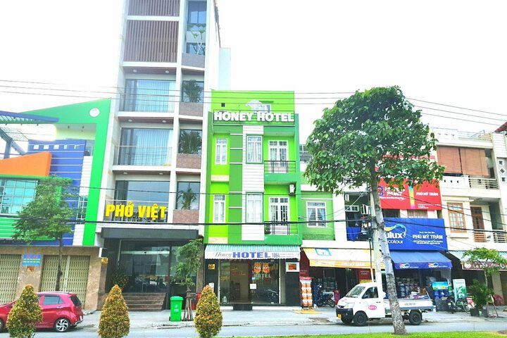 Honey Hotel