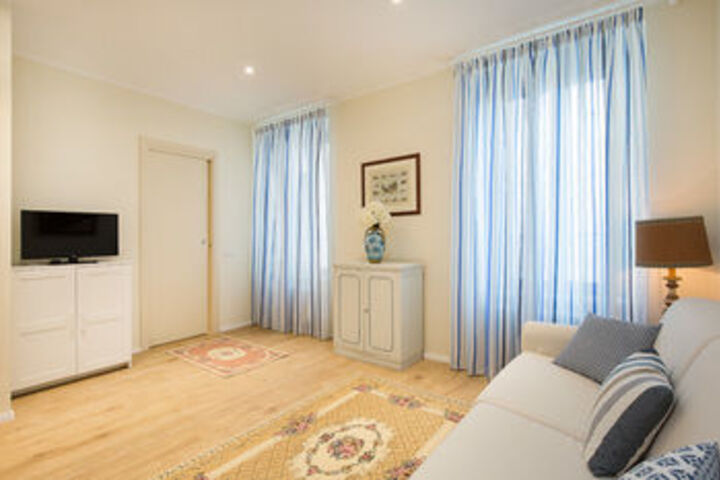 Room 390 of 450