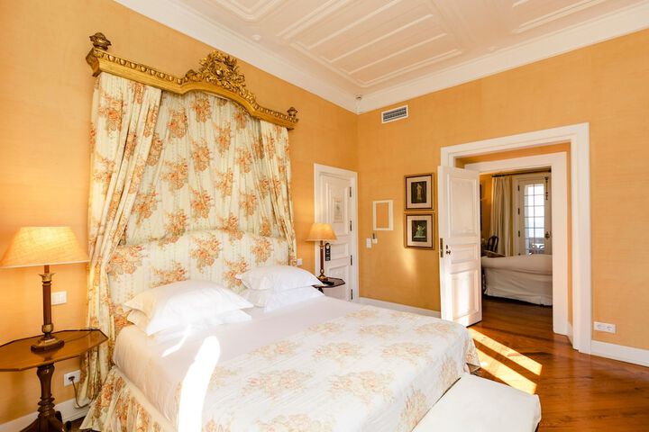 Room 8 of 48