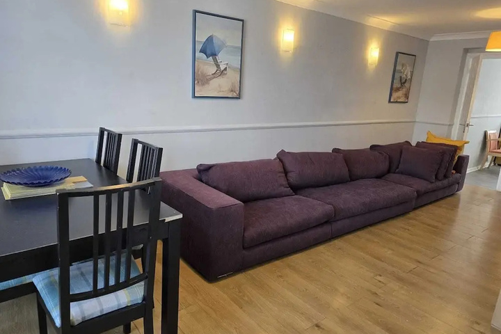Room 2 of 16