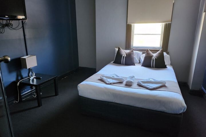 Room 11 of 30