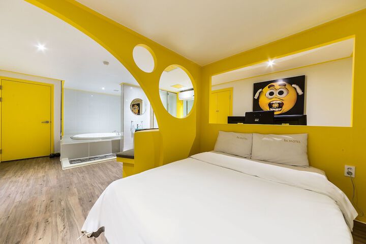 Room 27 of 54