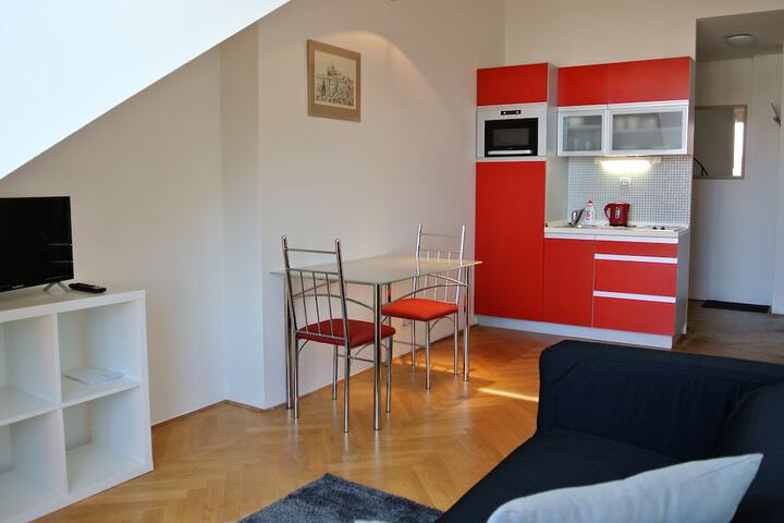 Room 32 of 53