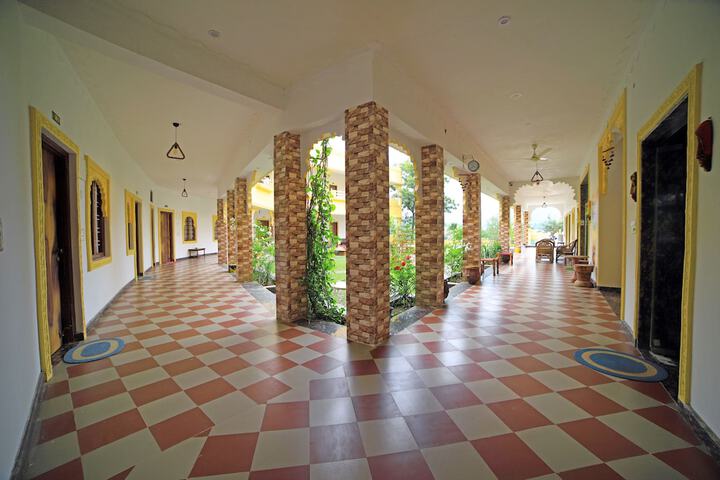 Ballroom/Hall 29 of 48