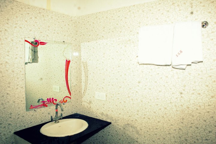 Room 33 of 48