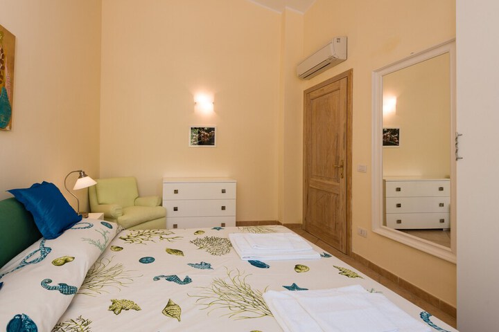 Room 18 of 104