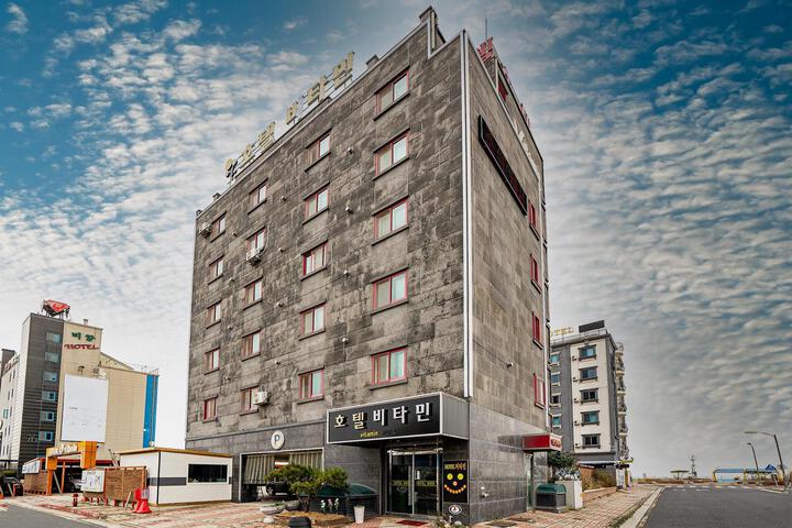 Vitamin Hotel