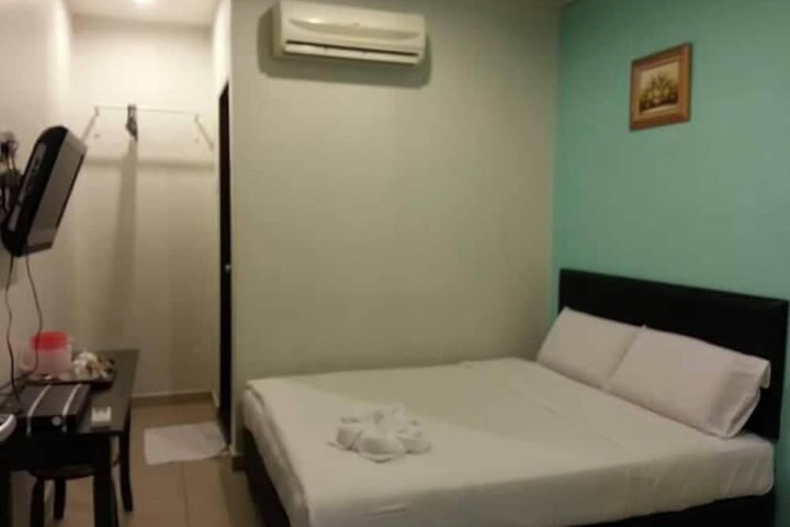 Room 3 of 9