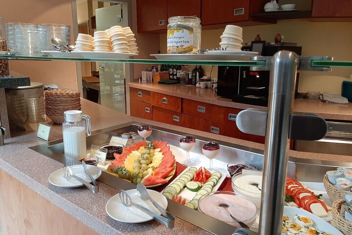 Breakfast/Coffee Service 32 of 46
