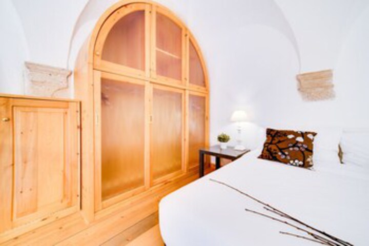 Room 11 of 24