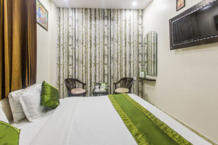 Room 16 of 30