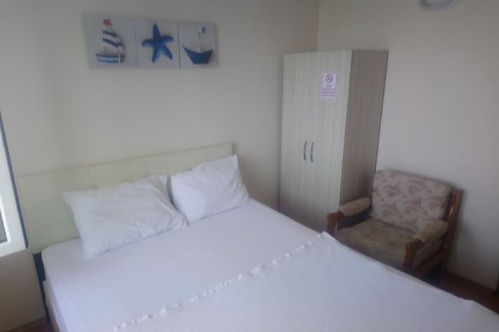 Room 4 of 81