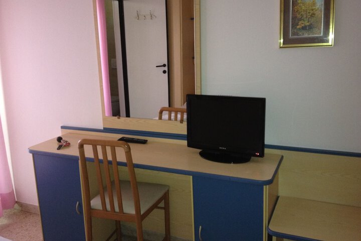 Room 11 of 36