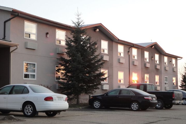 Exterior of South Hill Motor Inn