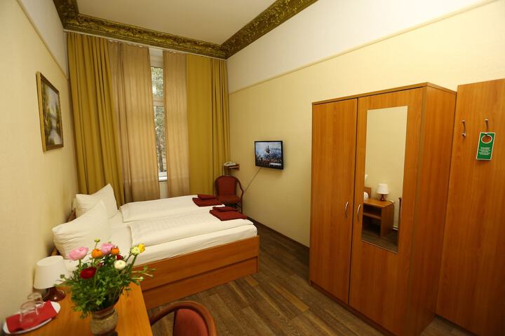 Room 17 of 60