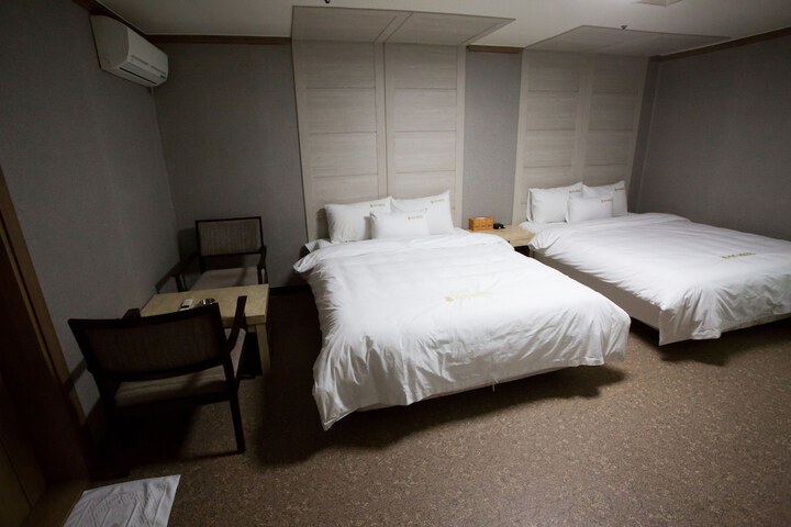 Room 30 of 38
