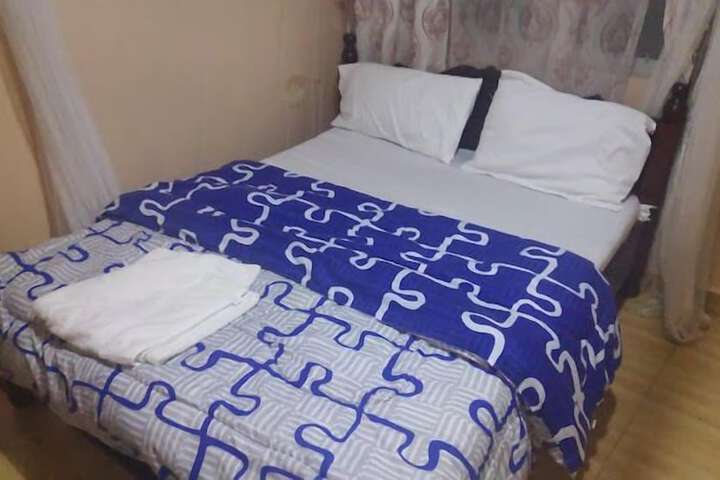 Room 4 of 20