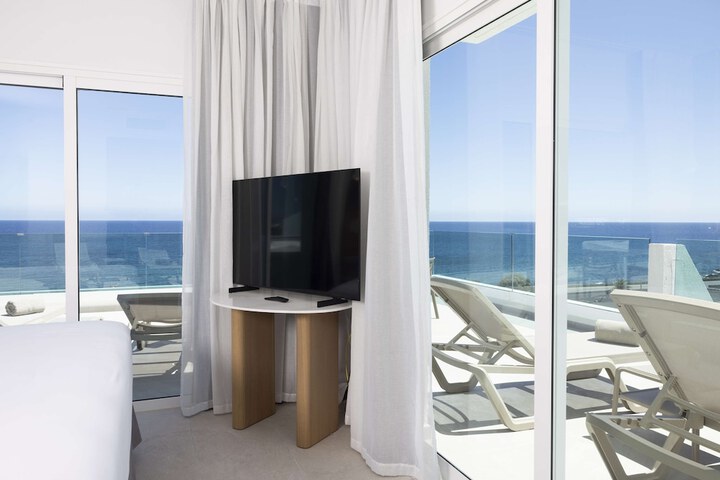 Room 42 of 227