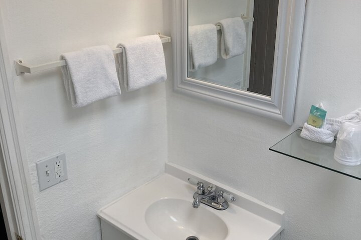 Room 106 of 150