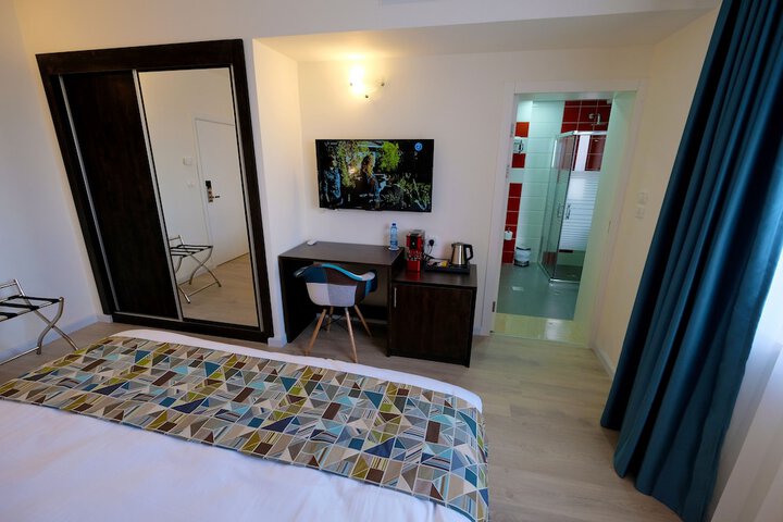 Room 27 of 106