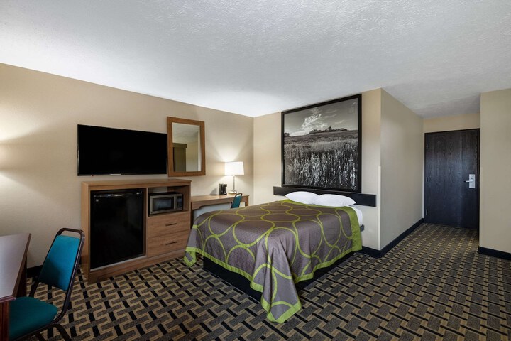 Room 28 of 62
