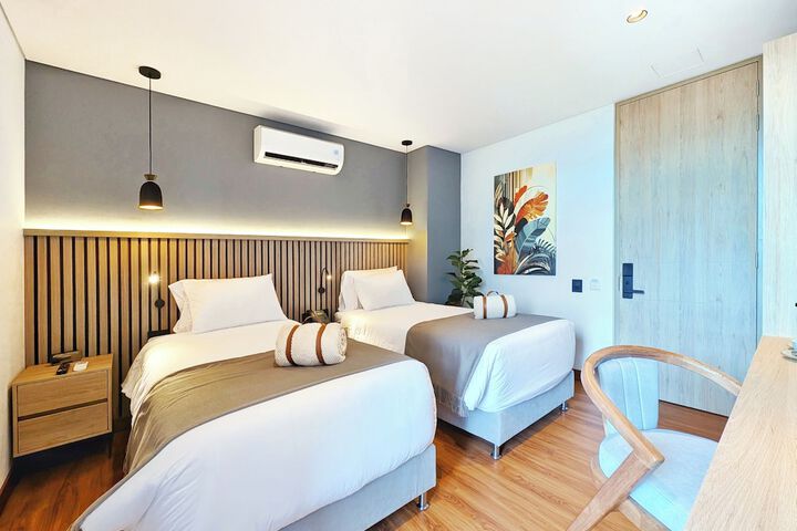 Room 15 of 32