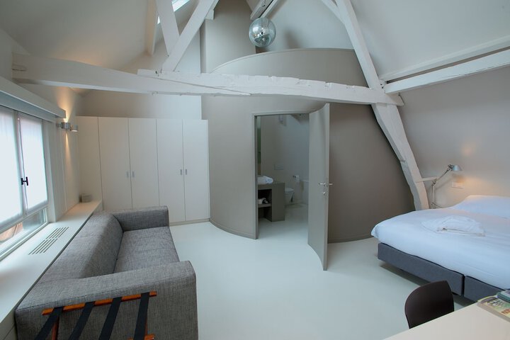 Room 11 of 61