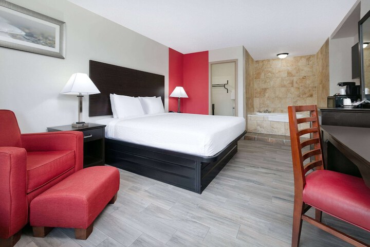 Room 8 of 35
