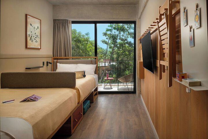 Room 13 of 110
