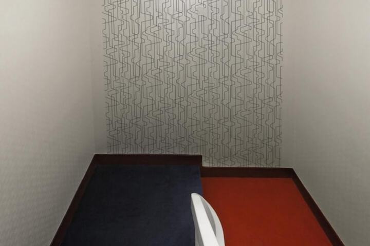 Room 7 of 28